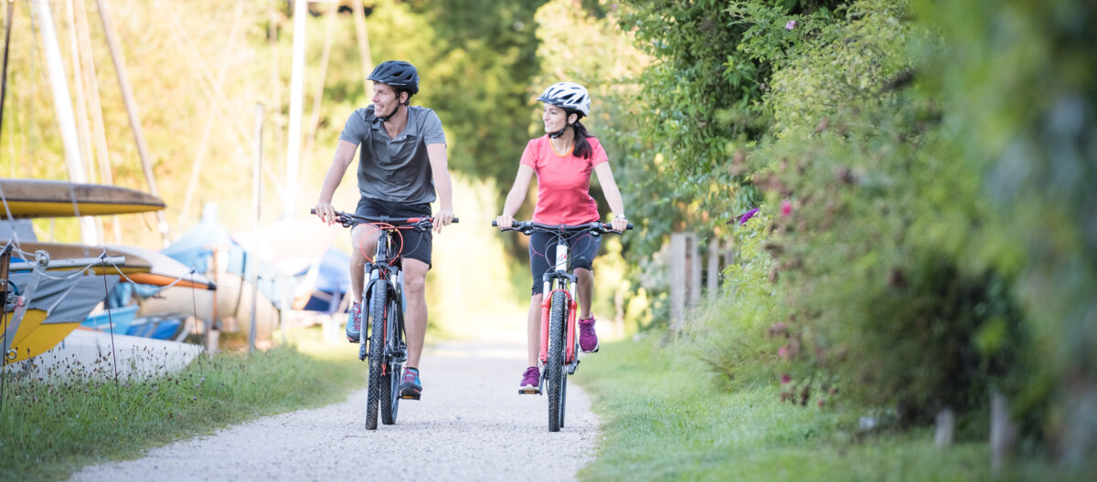 Radfahren entlang des Chiemsees