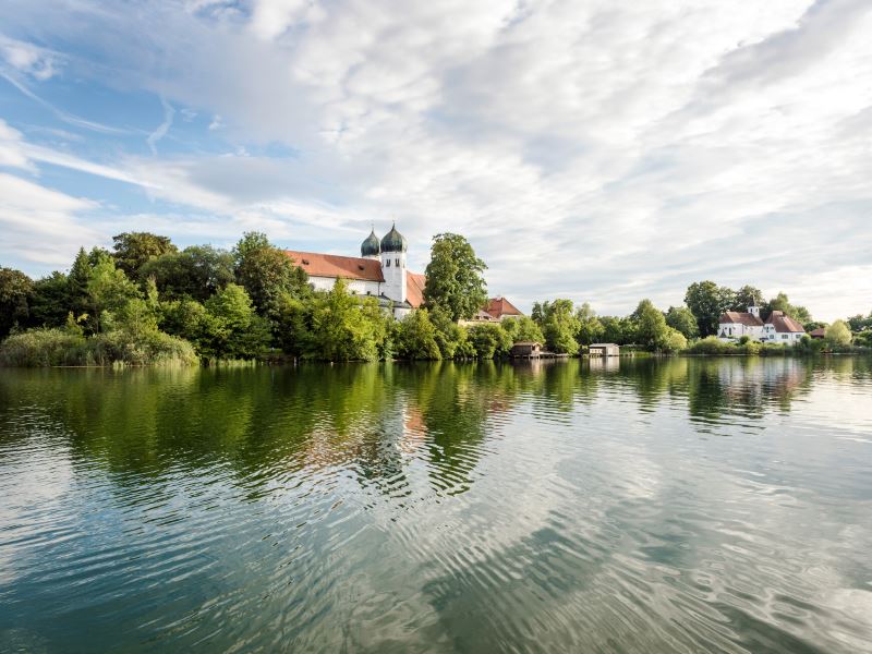 Die Fotos dürfen ausschließlich für PR- und Marketingmaßnahmen des KLOSTER SEEON - Kultur- und Bildungszentrum des Bezirks Oberbayern - Klosterweg 1 - D-83370 Seeon verwendet werden. Jegliche Nutzung Dritter ist mit dem Bildautor (www.guenterstandl.de) gesondert zu vereinbaren.