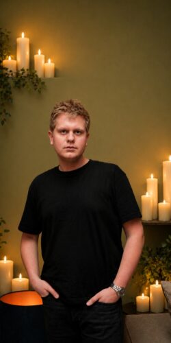 Jonas mit Kerzen Jonas mit Kerzen